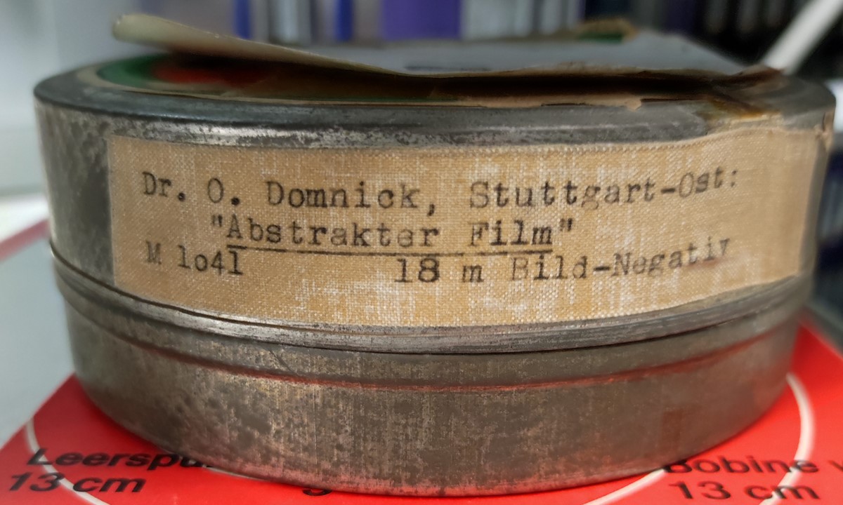 35mm-Filmrolle des Werks „Abstrakter Film“ von Ottomar Domnick